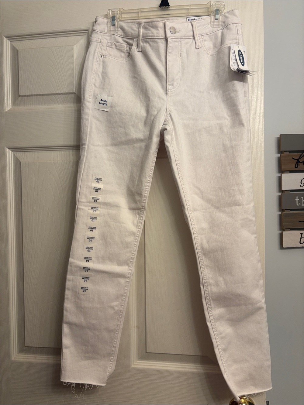 Old Navy NWT Rockstar Super Skinny Built-In Sculpt White Jeans Raw Hem 10